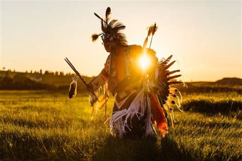   La Gran Danza del Sol: Un Reflejo del Cosmos en la Antigua Etiopía!